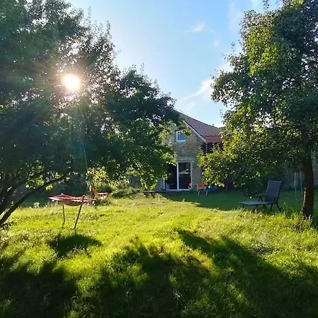Sommerscheune Mit Viel Natur